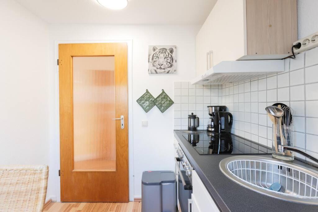 - 3-Bedroom Apartment Luxury: Central & Spacious In Duisburg & Big Tv And Kitchen - Eksteriør bilde
