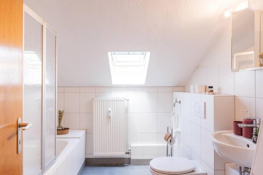 - 3-Bedroom Apartment Luxury: Central & Spacious In Duisburg & Big Tv And Kitchen - Eksteriør bilde